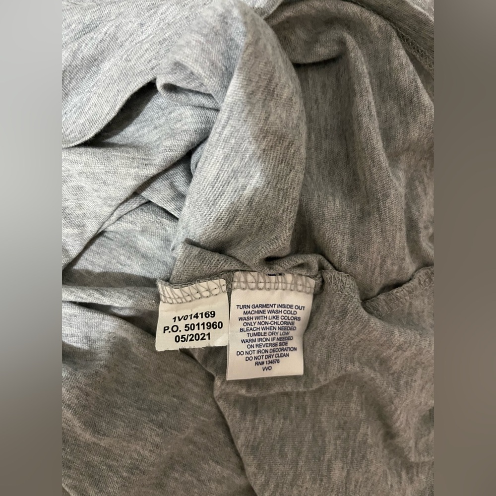 Vineyard Vines Adult XS Whale Football Gray Long Sleeve Pocket Tee Cotton Sporty - Picture 8 of 8